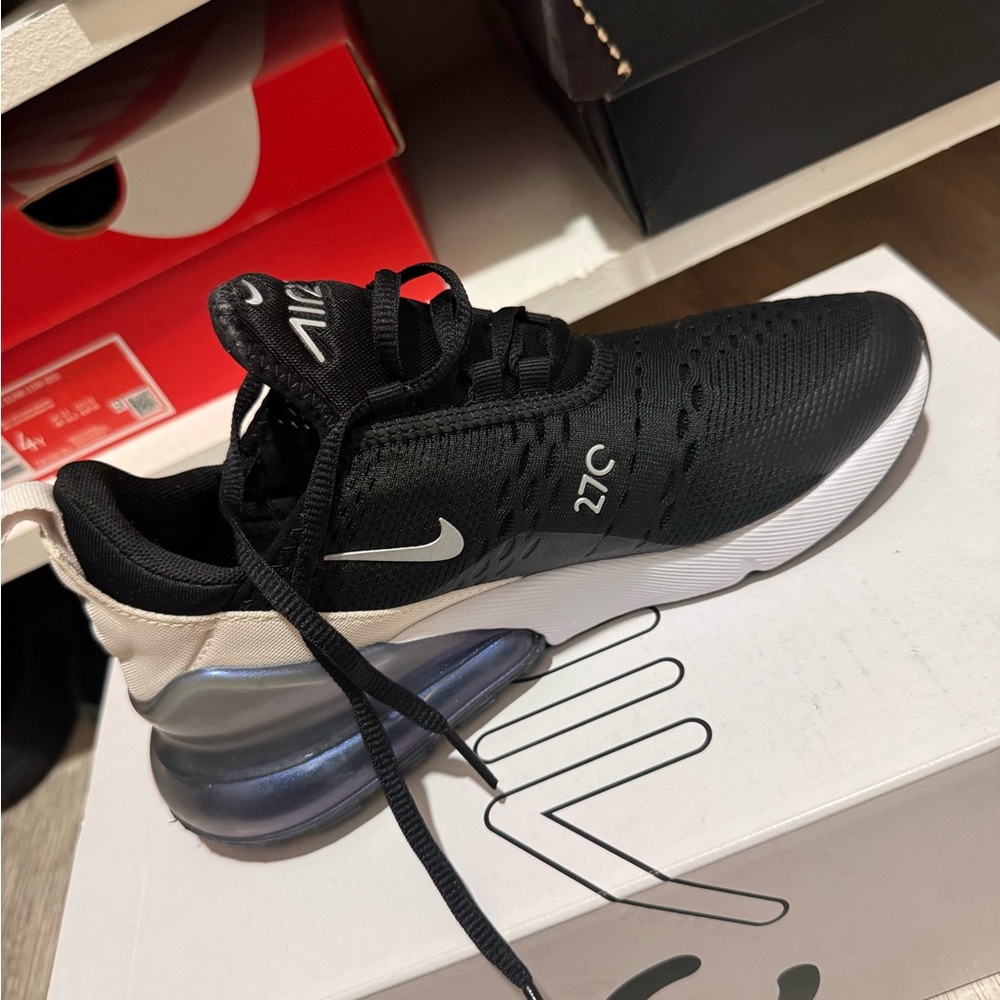 Nike 270 Trainer in Black, White and Iridescent